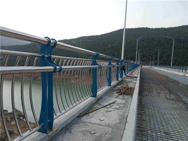辽源不锈钢桥梁护栏的特点及其在桥梁安全中的重要作用